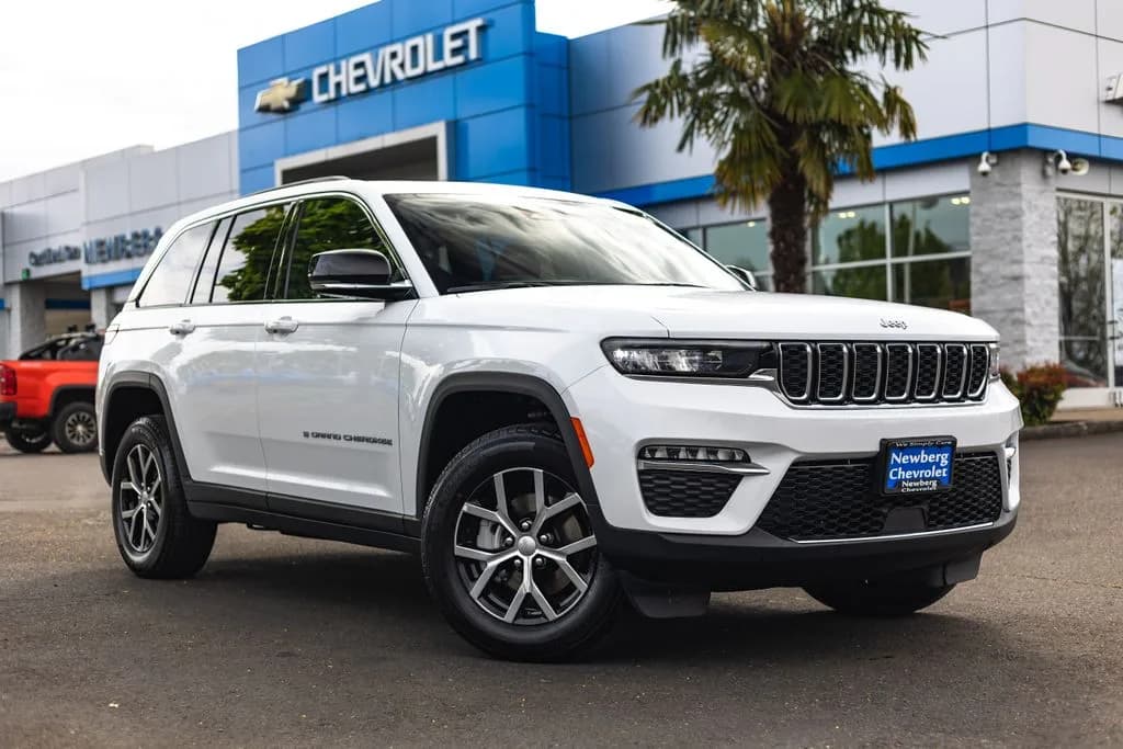 2024 Jeep Grand Cherokee Limited in Bright White Clearcoat for sale at Newberg Chevrolet in Newberg, Oregon