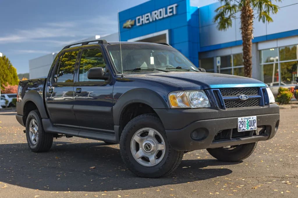 2005 Ford Explorer XLT in Dark Blue Pearl Clearcoat Metallic for sale at Newberg Chevrolet in Newberg, Oregon, photo 1 of 10