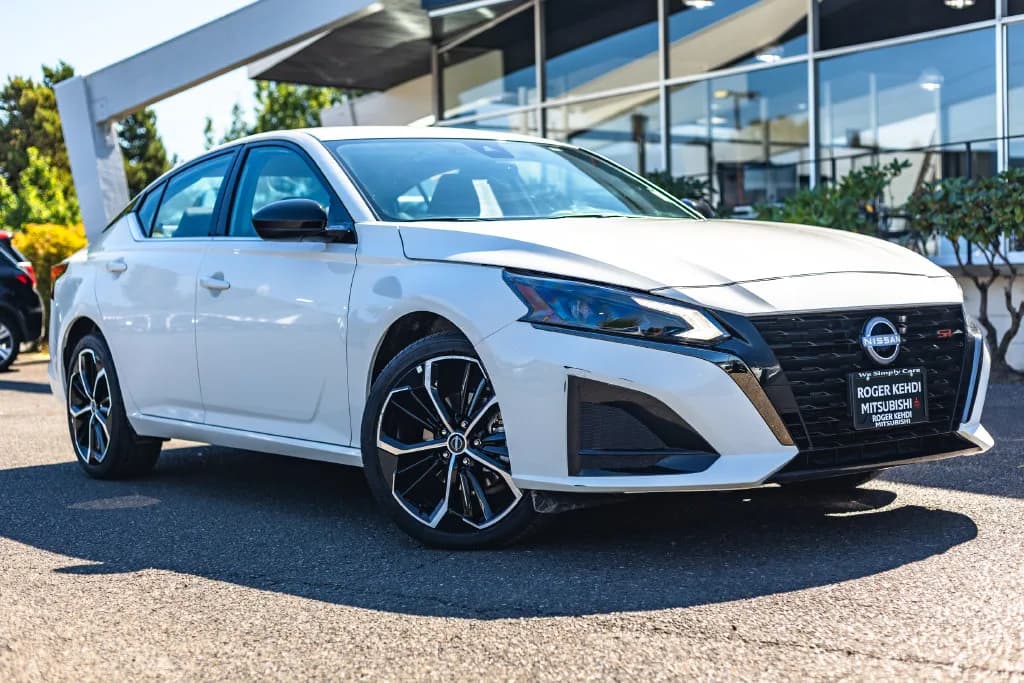 2025 Nissan Altima 2.5 SR in Glacier White for sale at Roger Kehdi Mitsubishi near Portland, Oregon