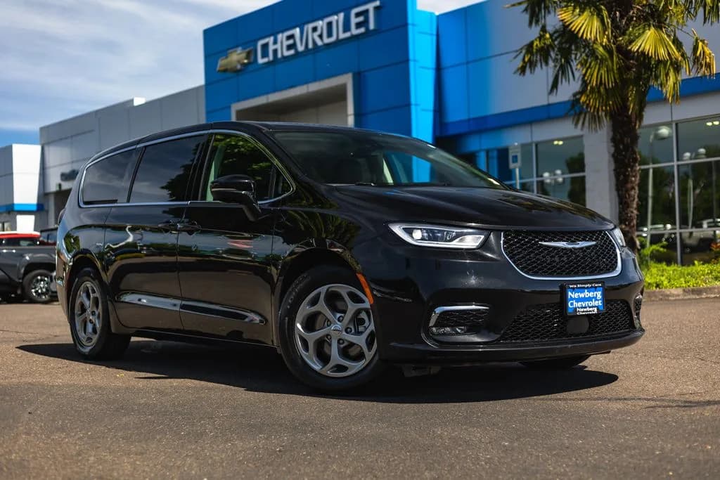 2024 Chrysler Pacifica Limited in Diamond Black for sale at Newberg Chevrolet in Newberg, Oregon