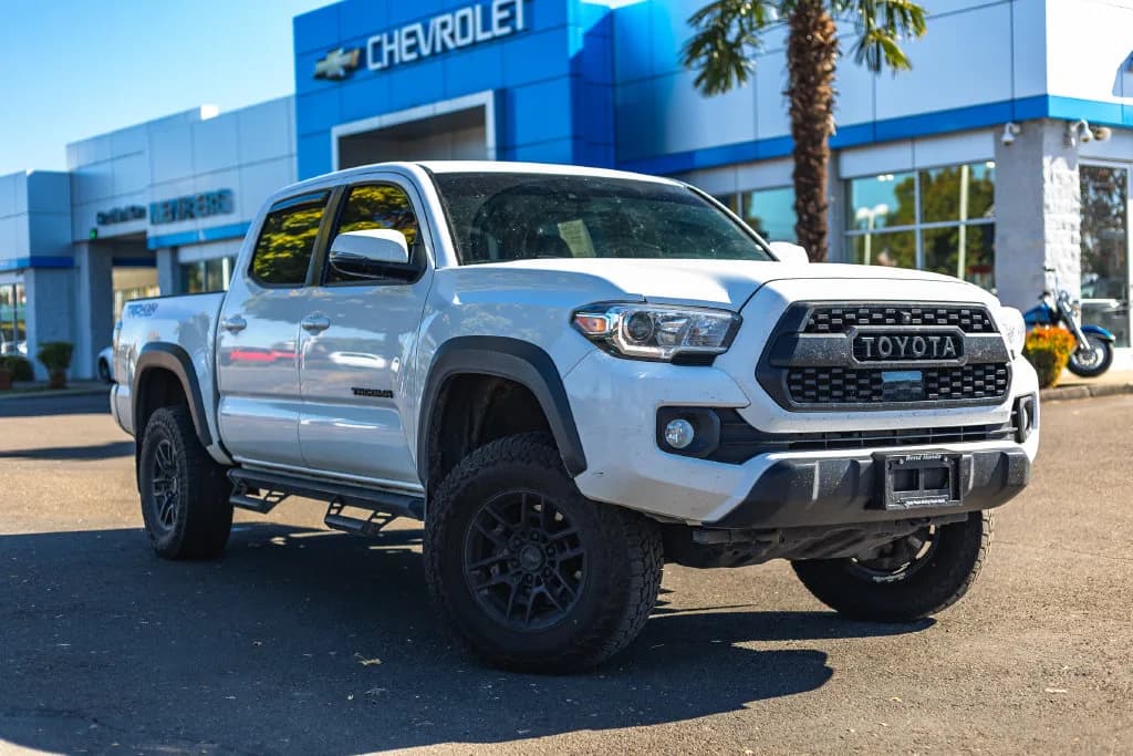 2020 Toyota Tacoma SR5 V6 in Super White for sale at Newberg Chevrolet in Newberg, Oregon, photo 1 of 10