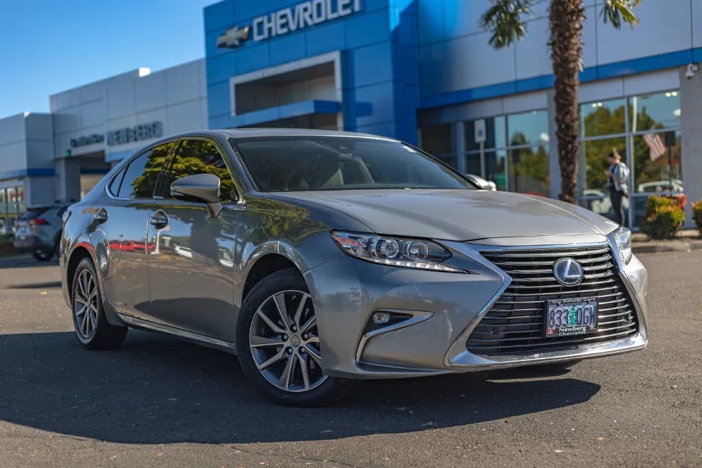 2017 Lexus ES 300h in Silver for sale at Newberg Chevrolet in Newberg, Oregon