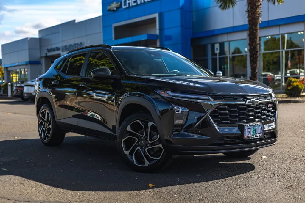 2025 Chevrolet Trax 2RS in Black Metallic for sale at Newberg Chevrolet in Newberg, Oregon, photo 1 of 26